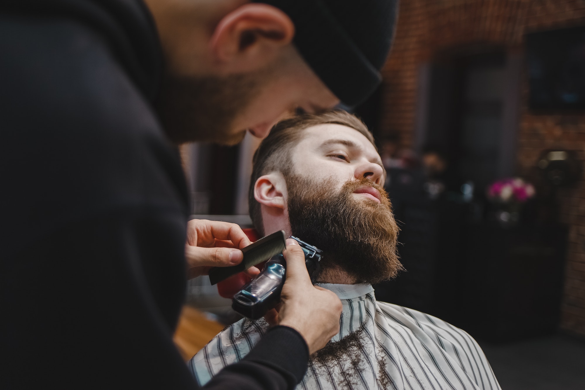 Barber cuts beard to a brutal guy